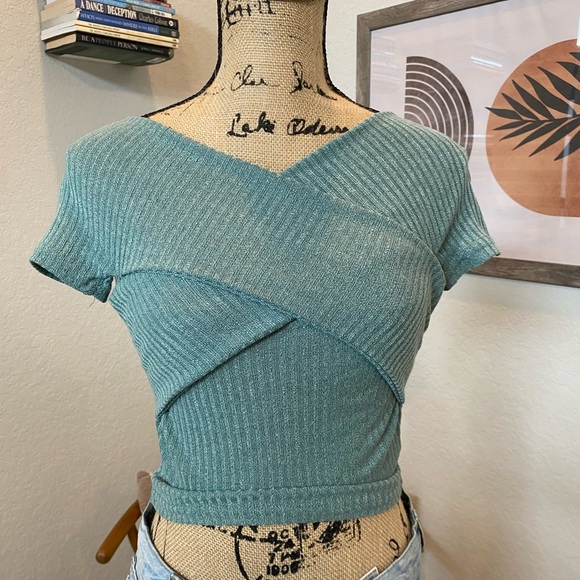 Shein crop top - Picture 3 of 3